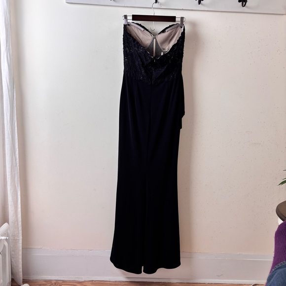 Badgley Mischka -Laced Sweetheart Gown 
4R - Picture 3 of 6